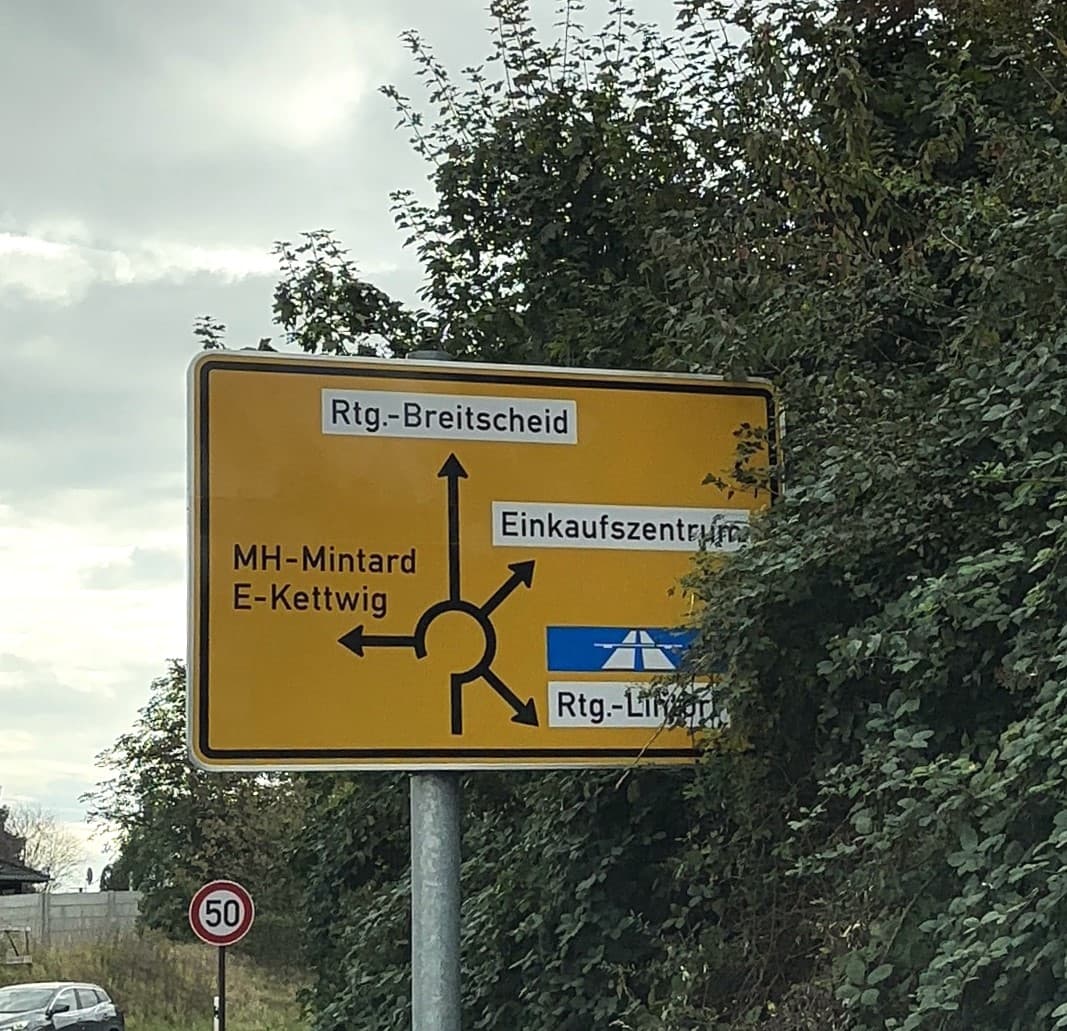 Beschilderung am Kreisverkehr „Kahlenbergsweg“ für „Breitscheid-Nord“ nachrüsten