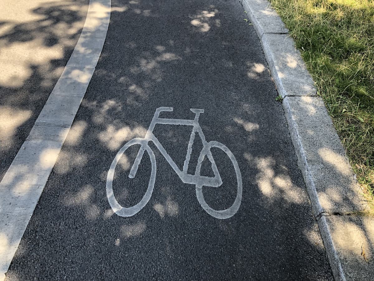 Radweg über den Bahnübergang Kalkumer Straße soll verbessert werden
