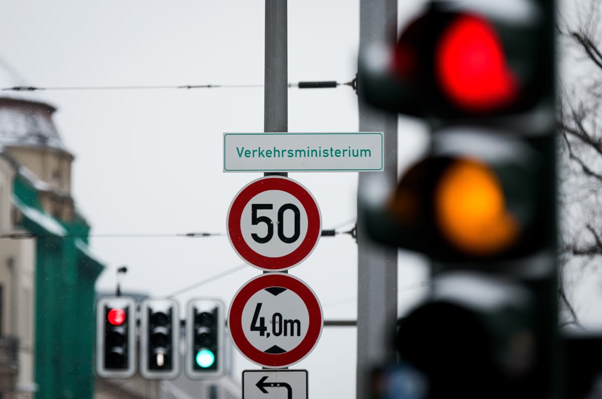 CDU-Fraktion fordert: Verkehrsschilder in Ratingen müssen wieder lesbar werden