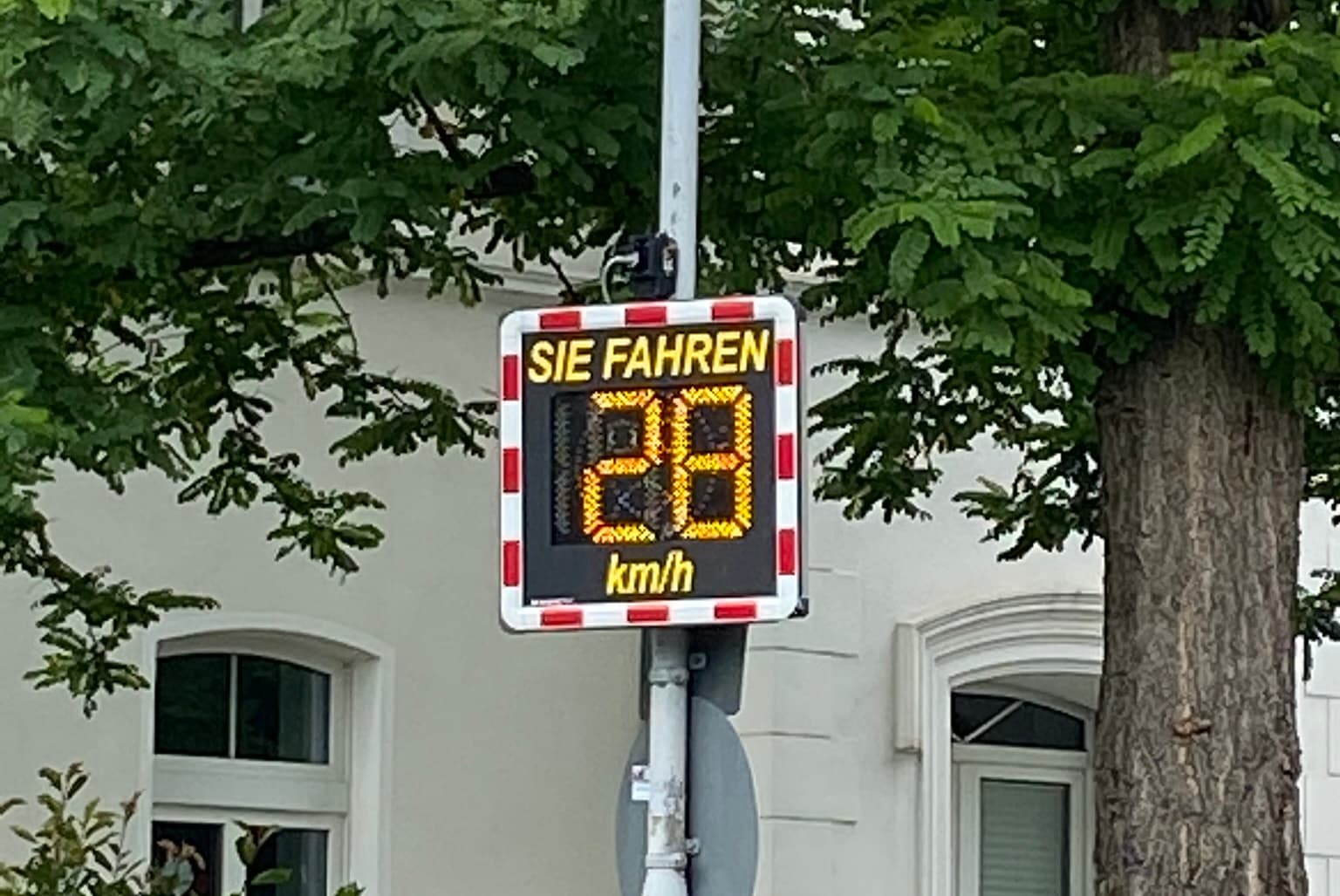 CDU-Fraktion möchte mehr Sicherheit durch Dialog-Displays