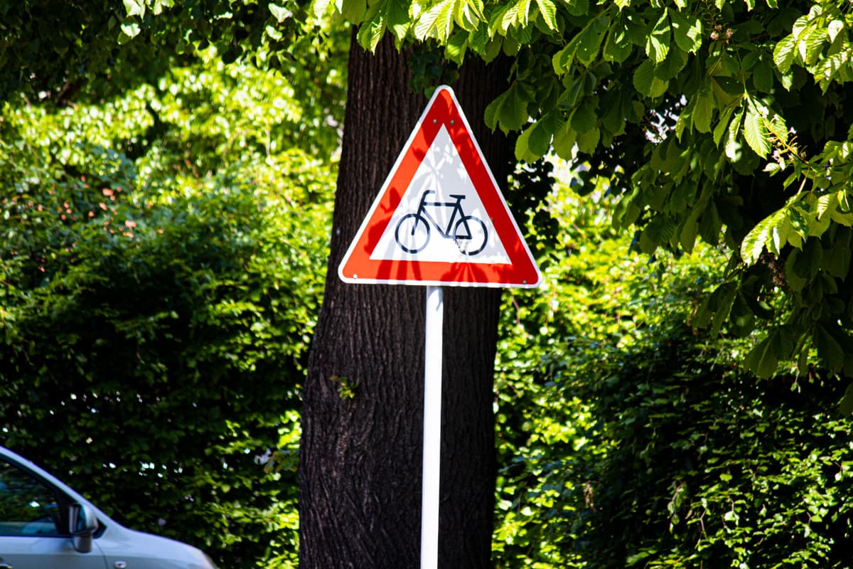 Unklare Radwegführung an der Düsseldorfer Straße